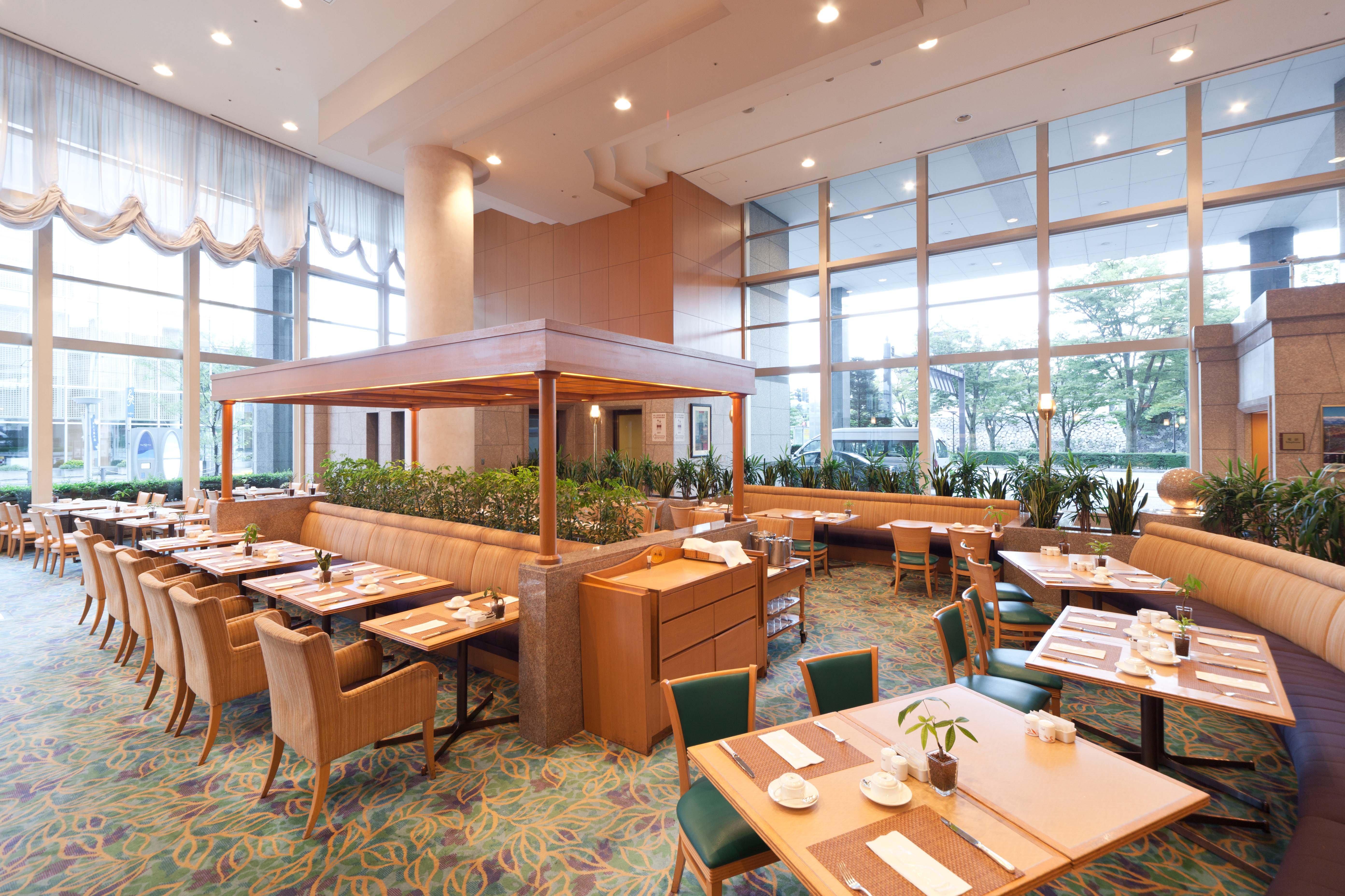 Отель Ana Crowne Plaza Toyama By Ihg Экстерьер фото