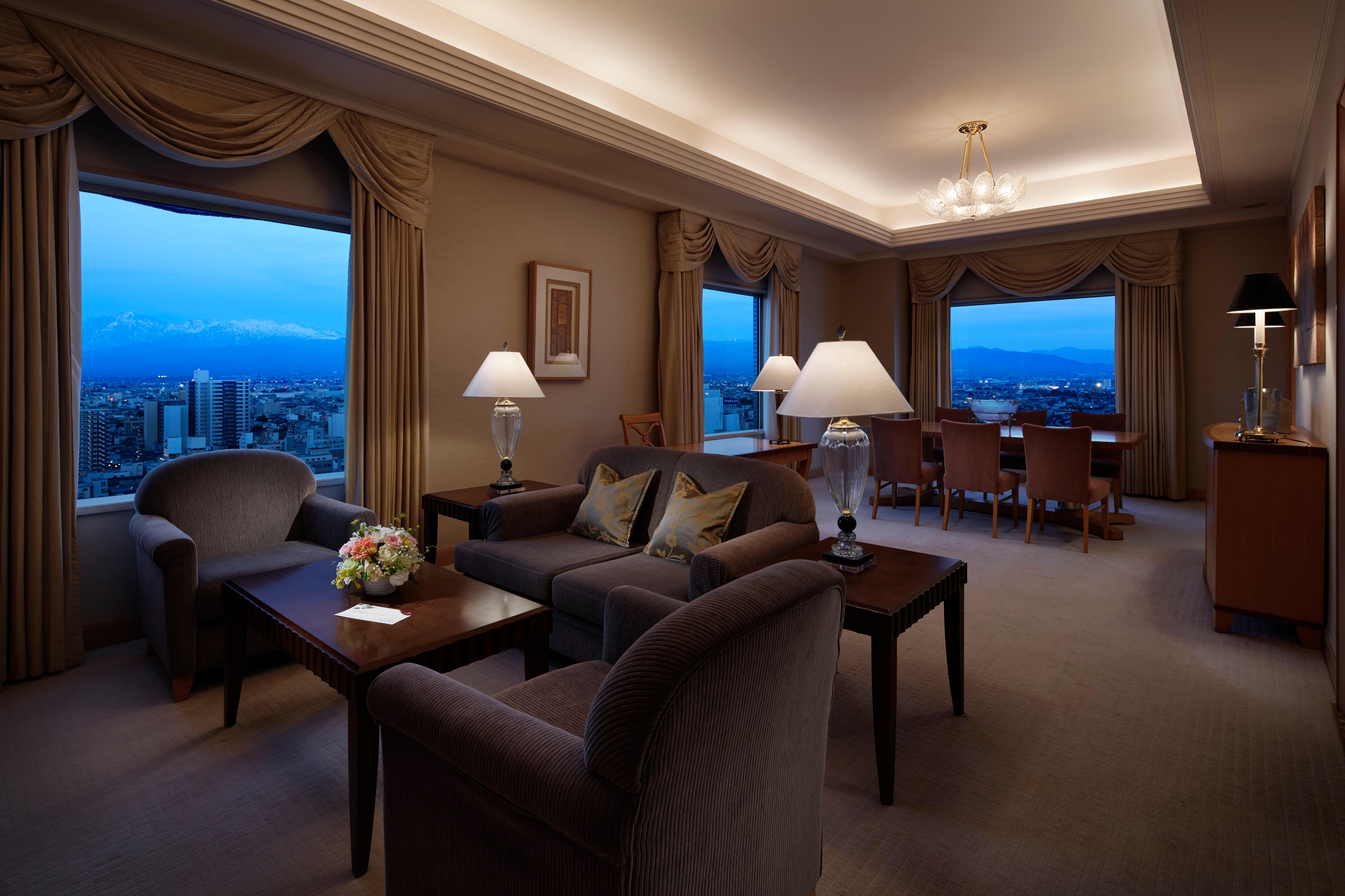 Отель Ana Crowne Plaza Toyama By Ihg Экстерьер фото