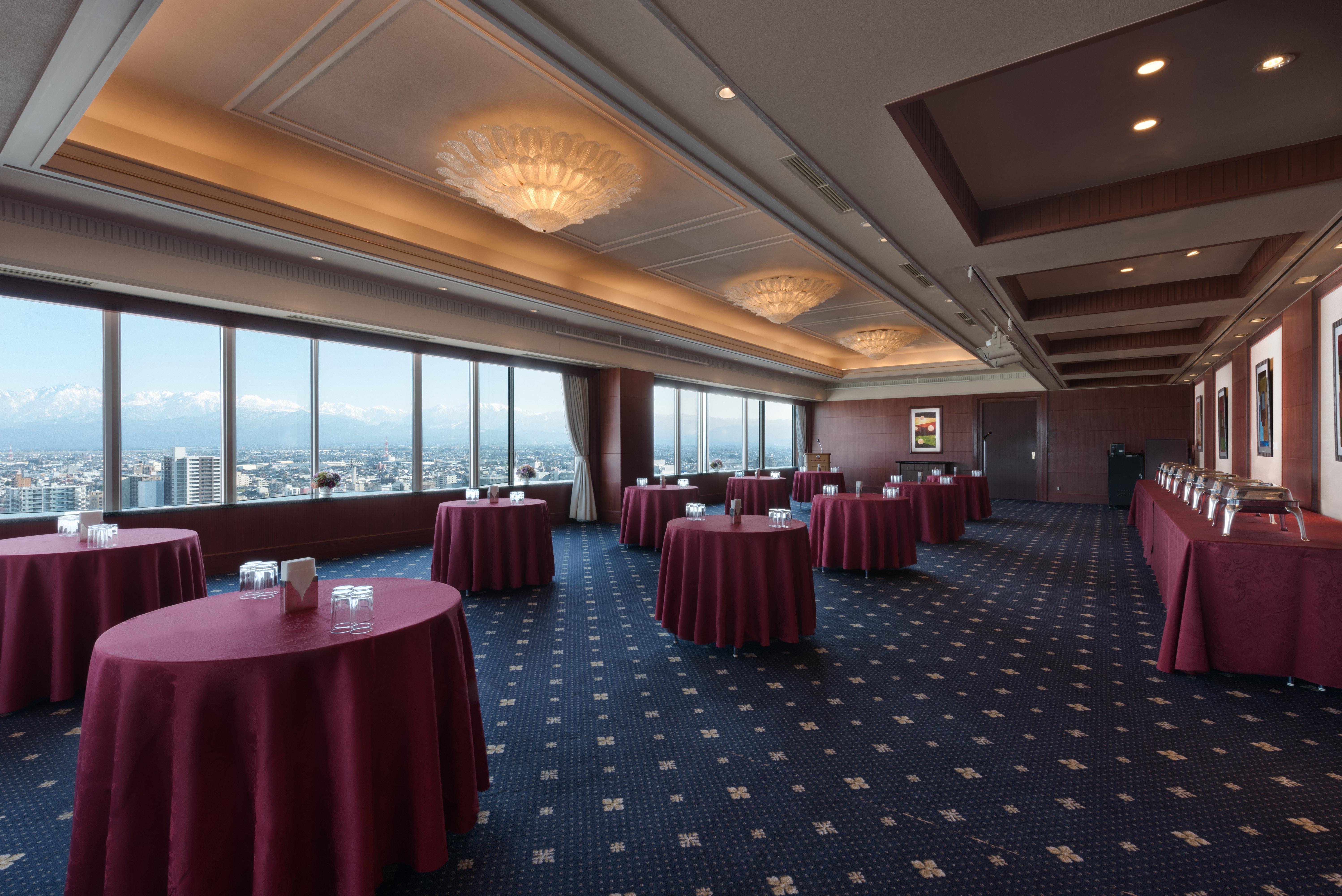 Отель Ana Crowne Plaza Toyama By Ihg Экстерьер фото