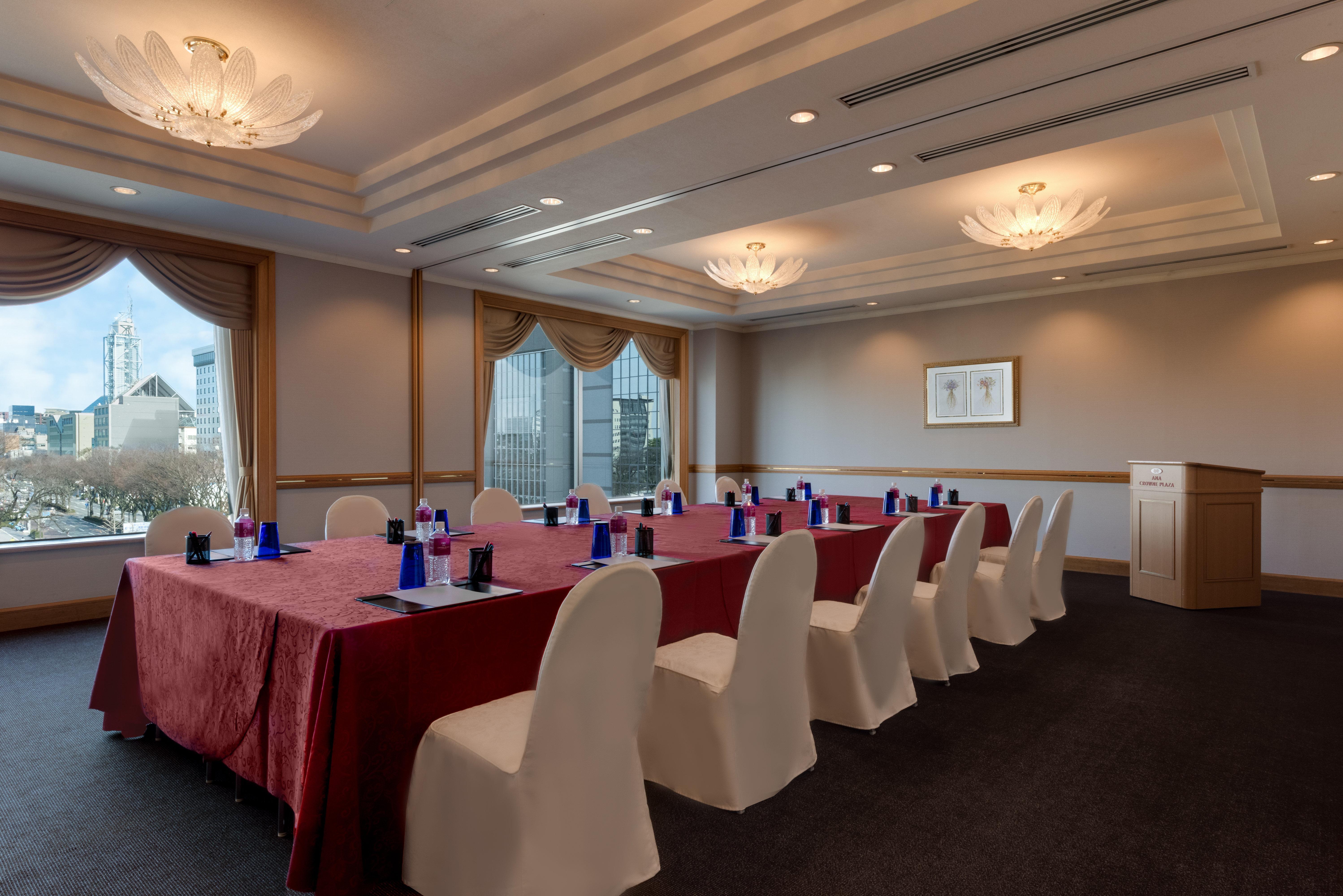 Отель Ana Crowne Plaza Toyama By Ihg Экстерьер фото