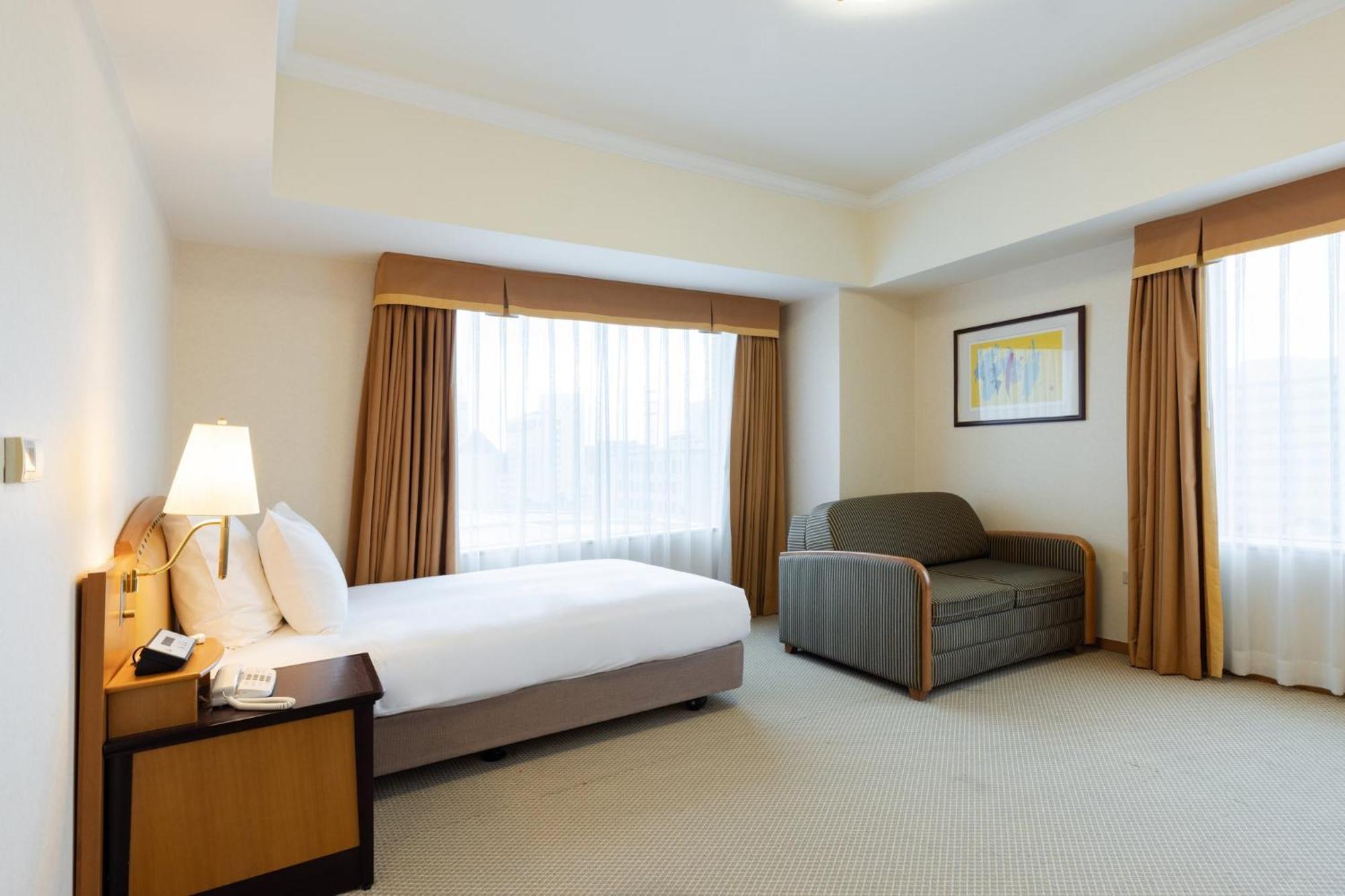 Отель Ana Crowne Plaza Toyama By Ihg Экстерьер фото