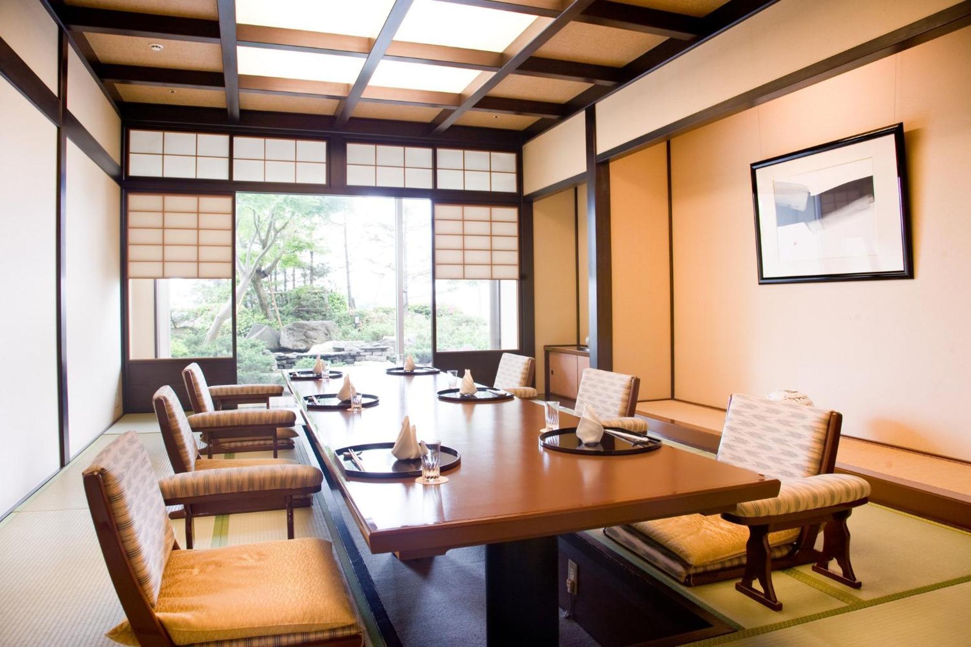 Отель Ana Crowne Plaza Toyama By Ihg Экстерьер фото