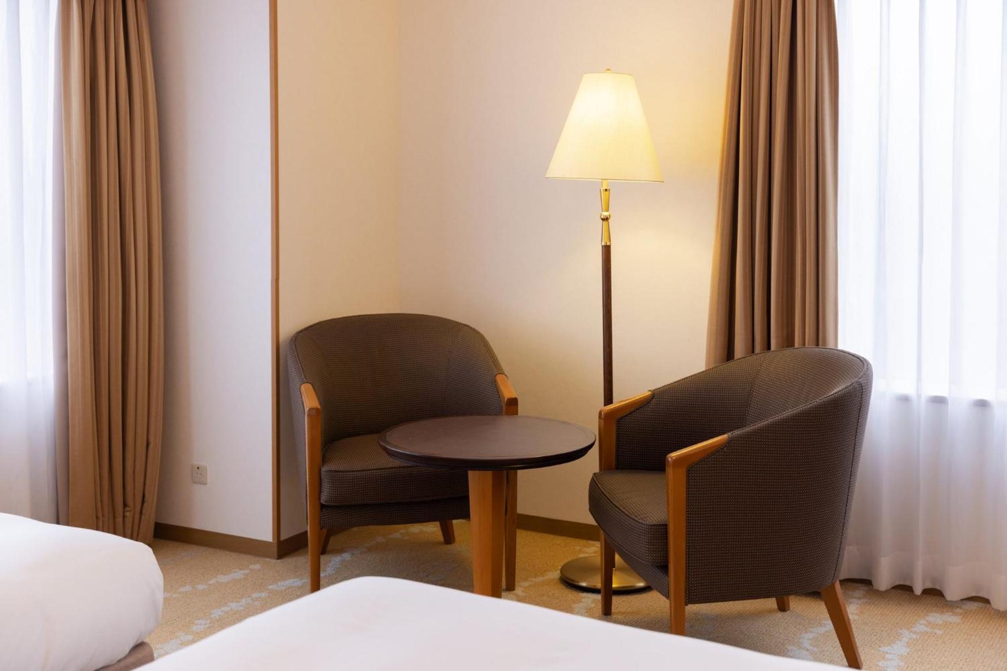 Отель Ana Crowne Plaza Toyama By Ihg Экстерьер фото