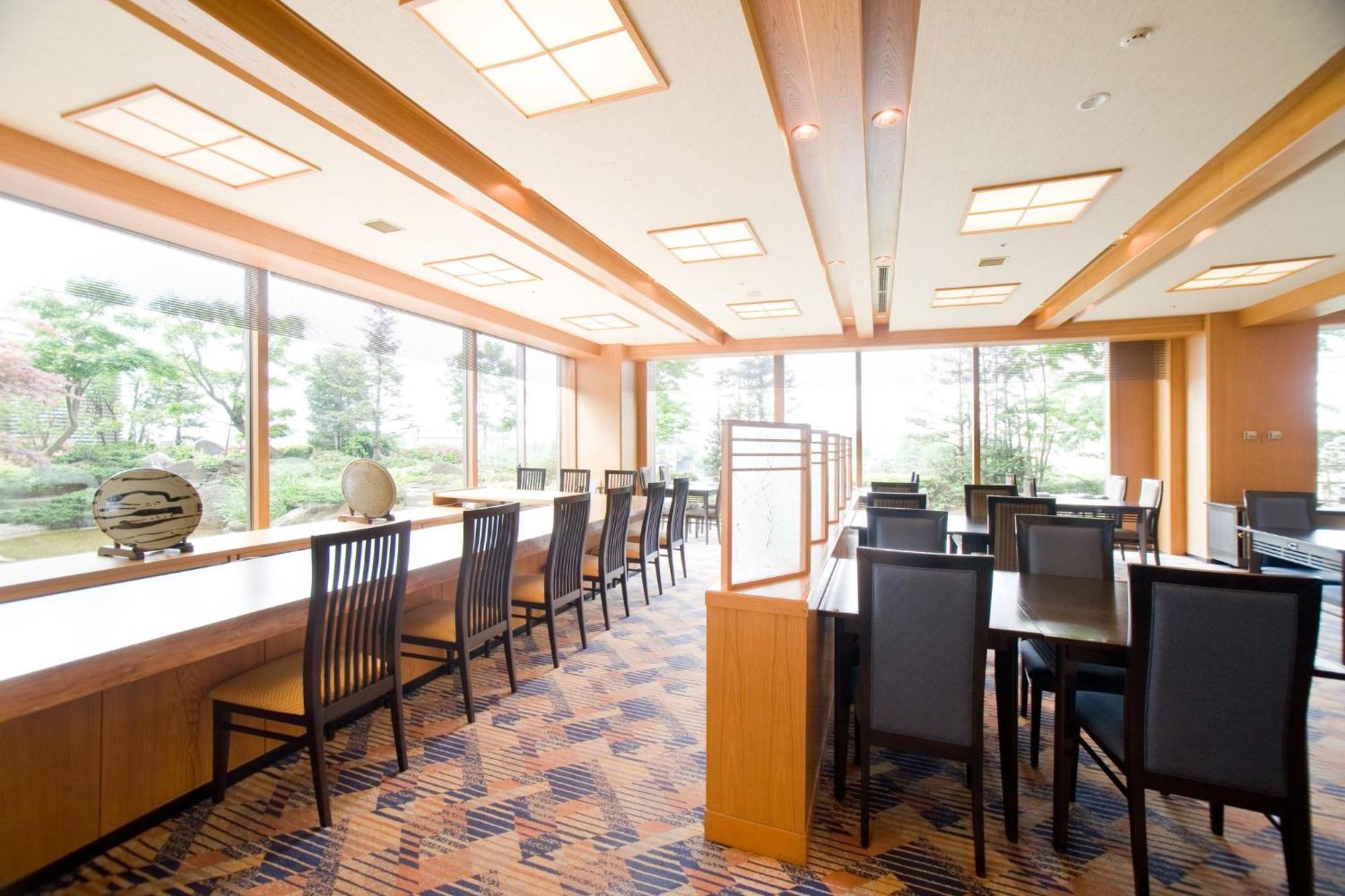 Отель Ana Crowne Plaza Toyama By Ihg Экстерьер фото