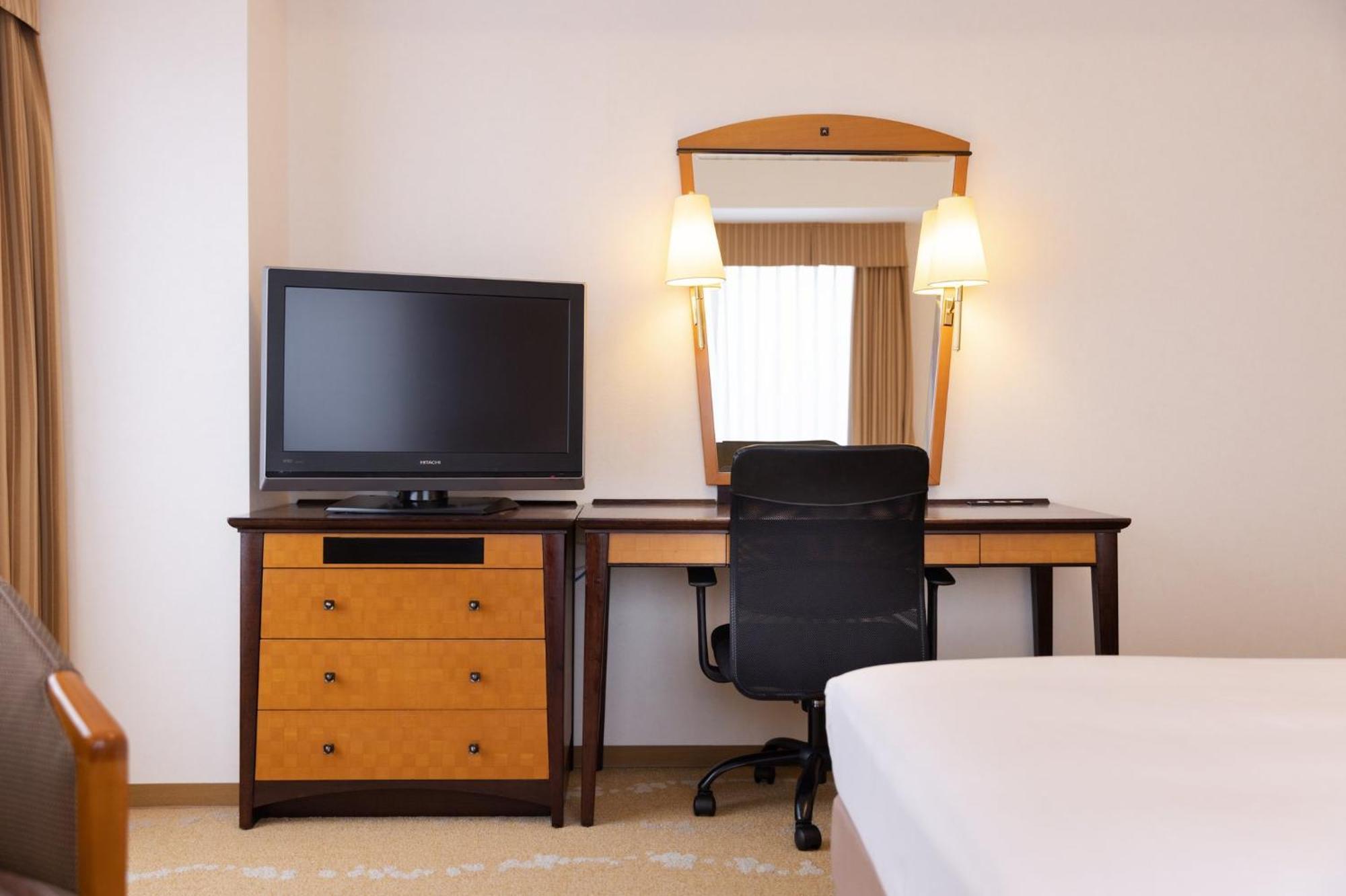 Отель Ana Crowne Plaza Toyama By Ihg Экстерьер фото