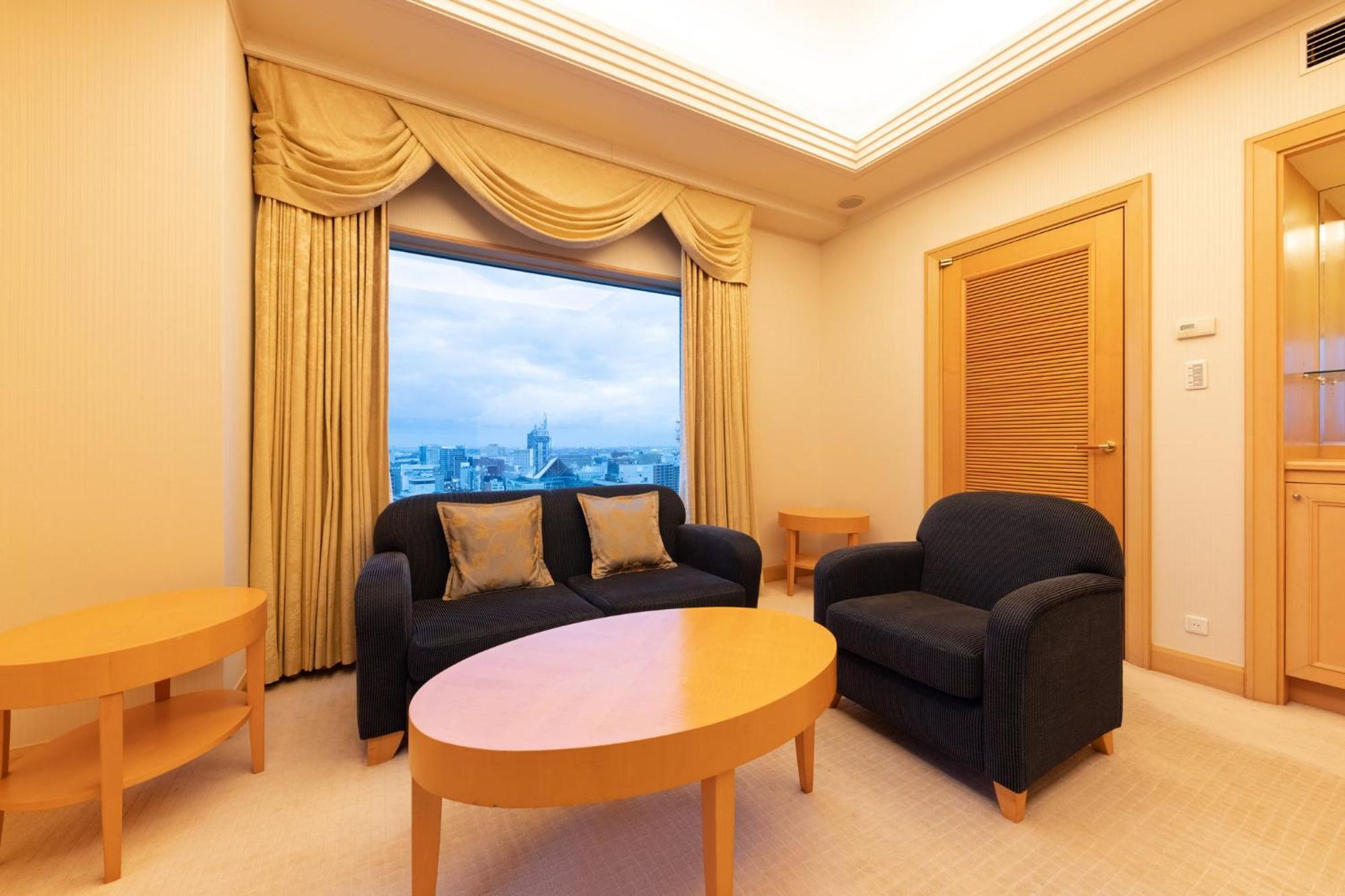 Отель Ana Crowne Plaza Toyama By Ihg Экстерьер фото