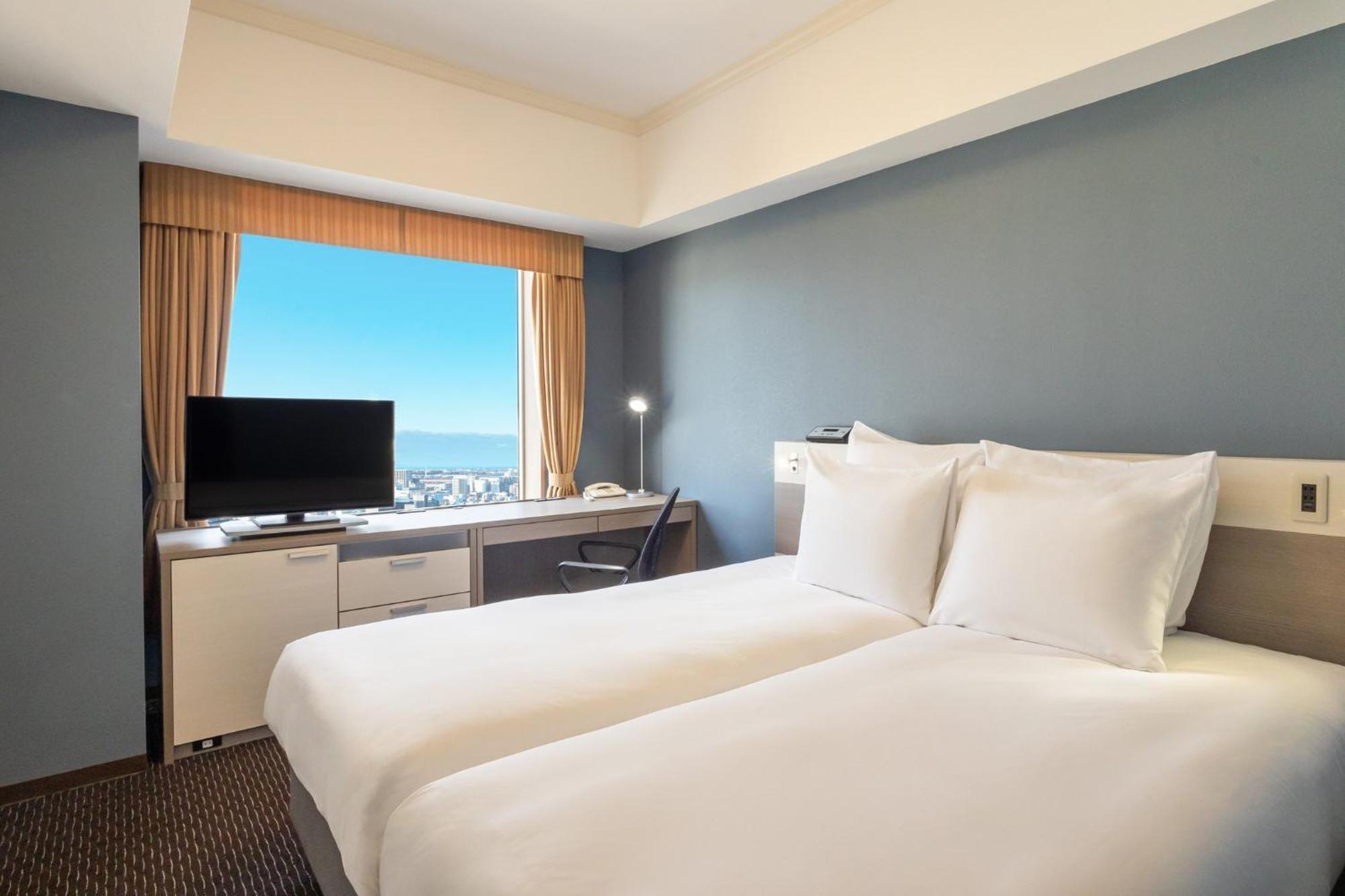 Отель Ana Crowne Plaza Toyama By Ihg Экстерьер фото